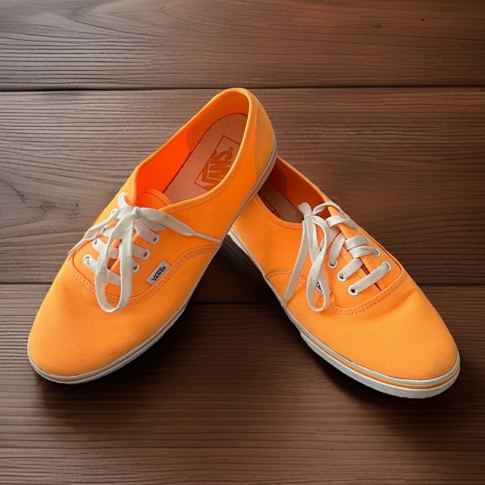 VANS Off the Wall Bright Orange Low Top Sneakers Mens Size 7.5 /Womens Size 9